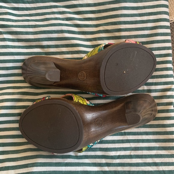 Super cute floral heels! 👠 - Picture 5 of 5